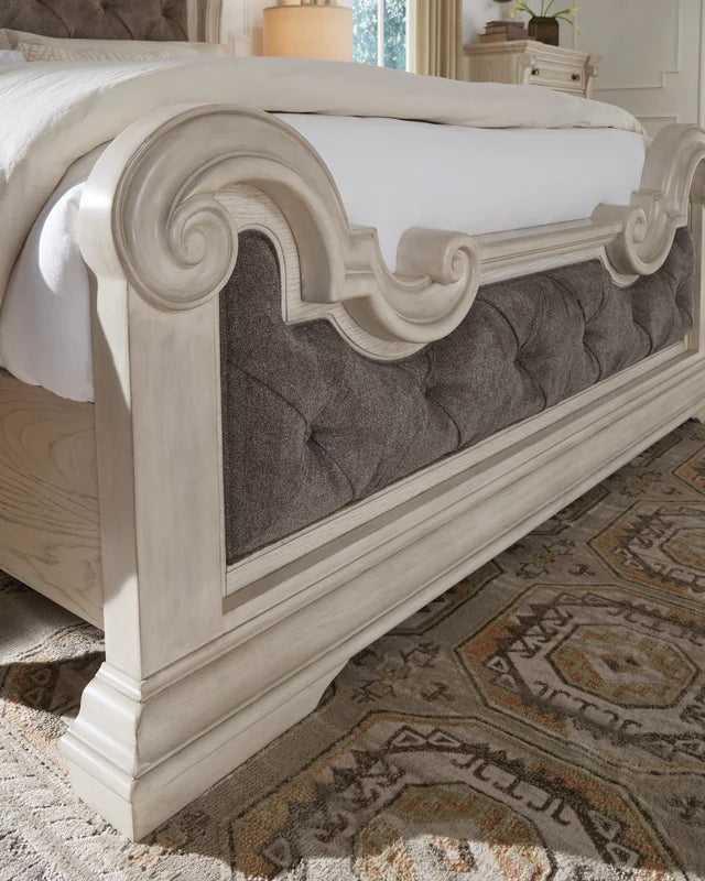 B948 - 5pc Bedroom Set - Queen, King