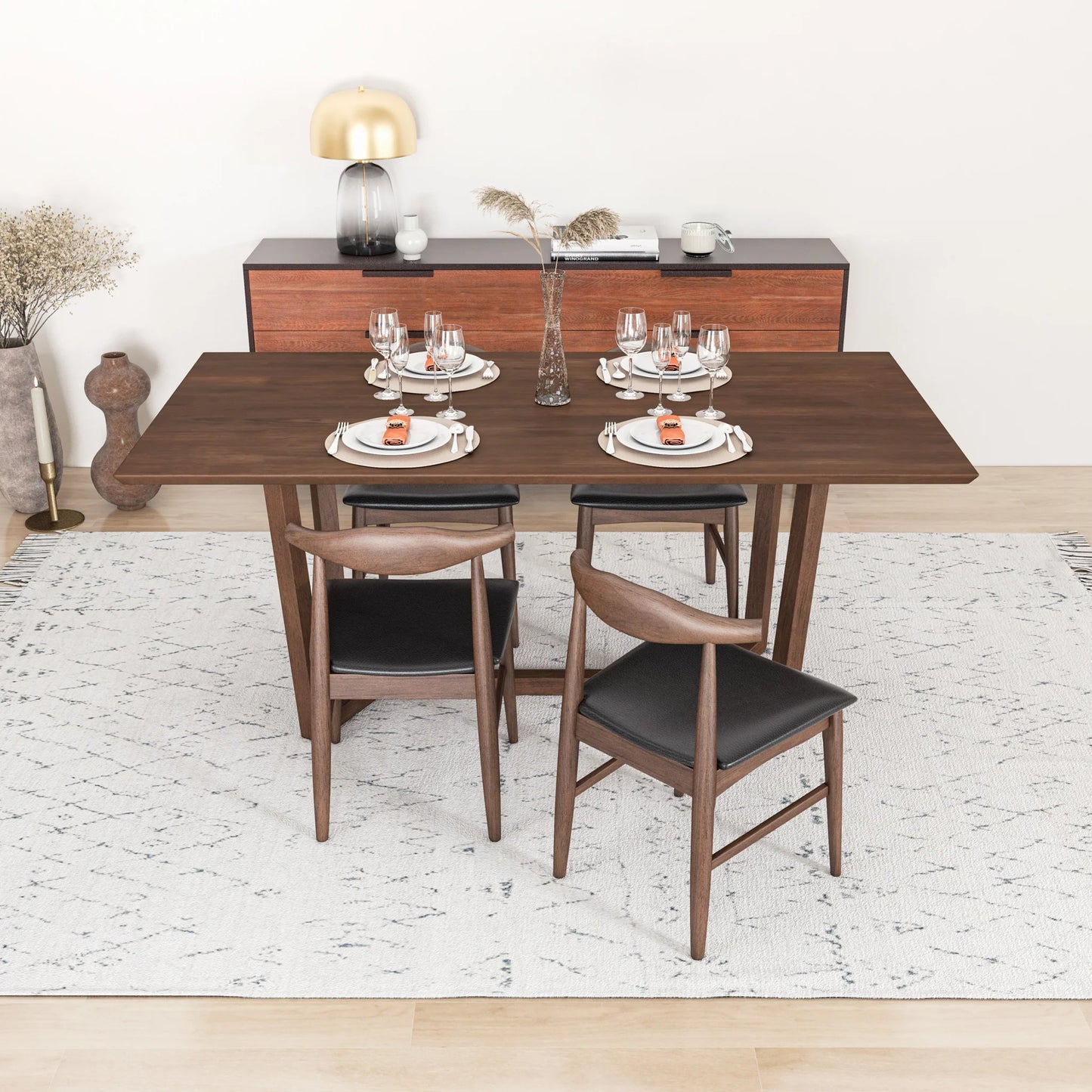 Rolda Dining set with 4 Winston Dining Chairs (Leather)