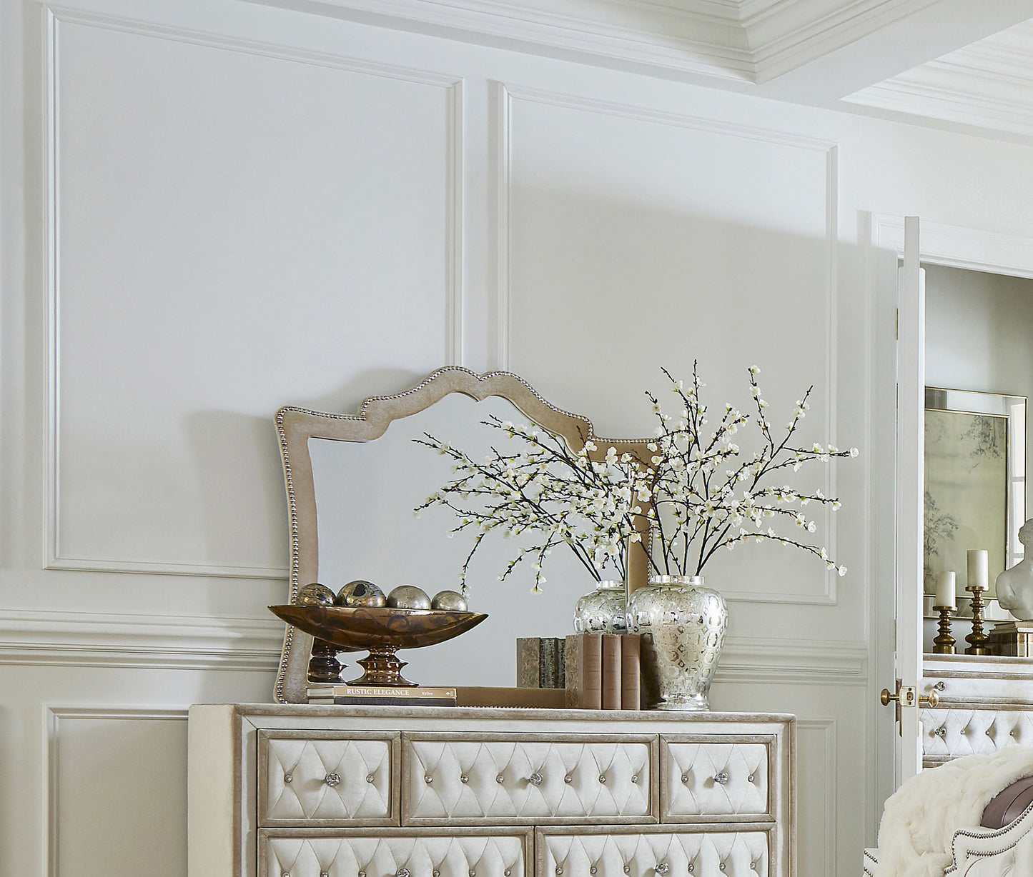 Antonella Upholstered Tufted Bedroom Set Ivory And Camel - 223521