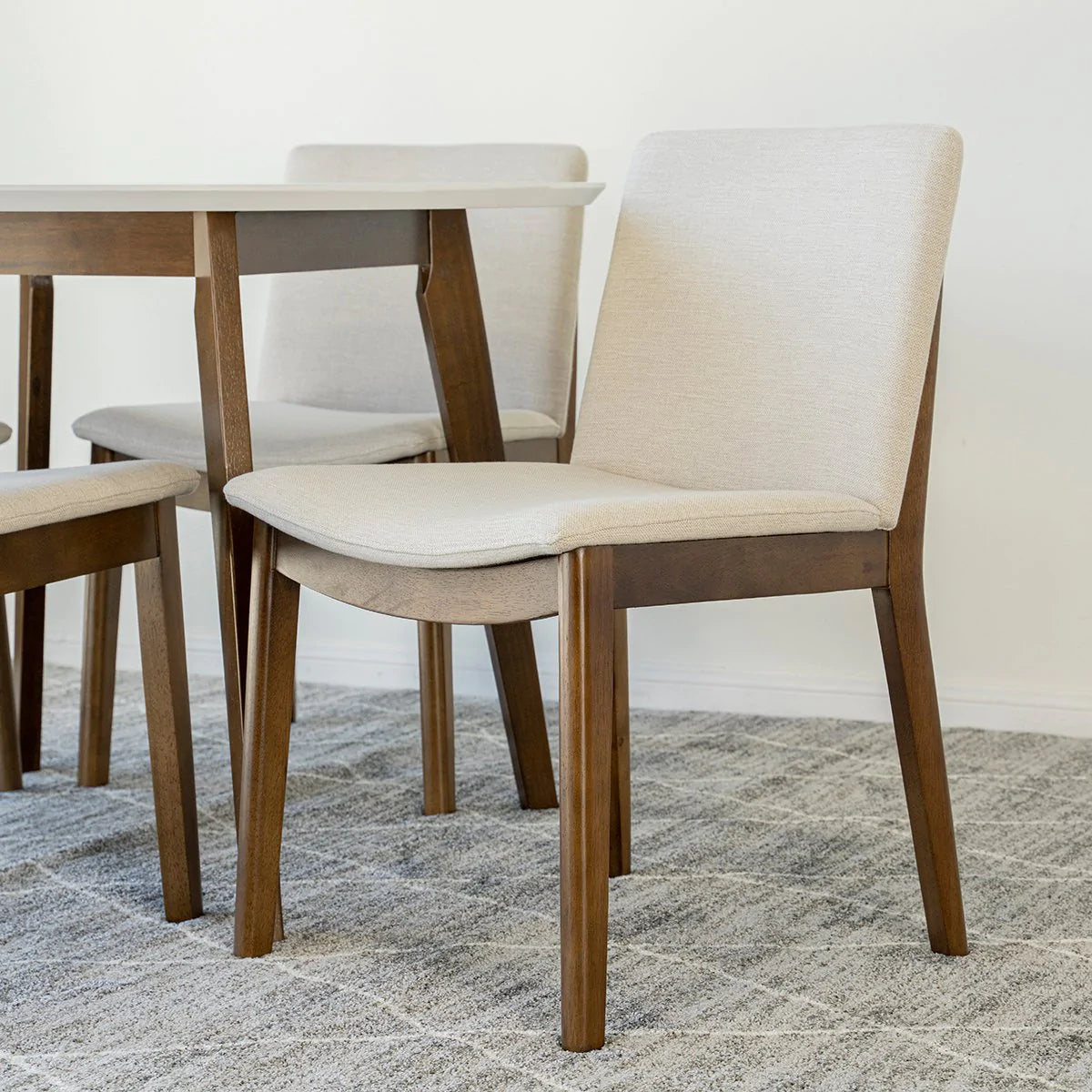 Aliana Dining set with 4 Virginia Beige Chairs (White)