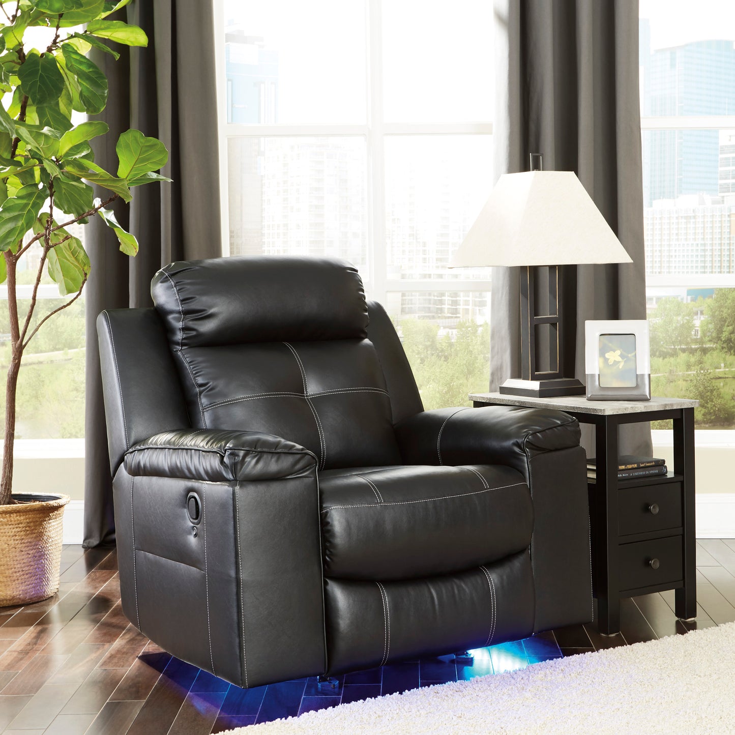 Kempten Black Recliner | 8210525
