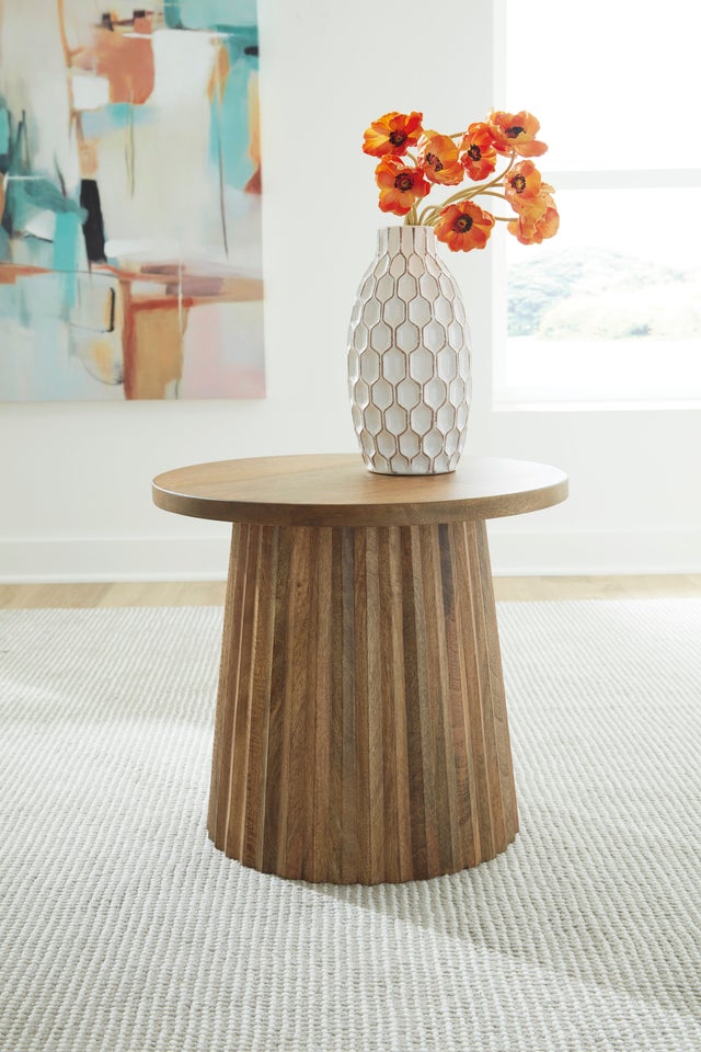 A4000602 Accent Table **NEW ARRIVAL**