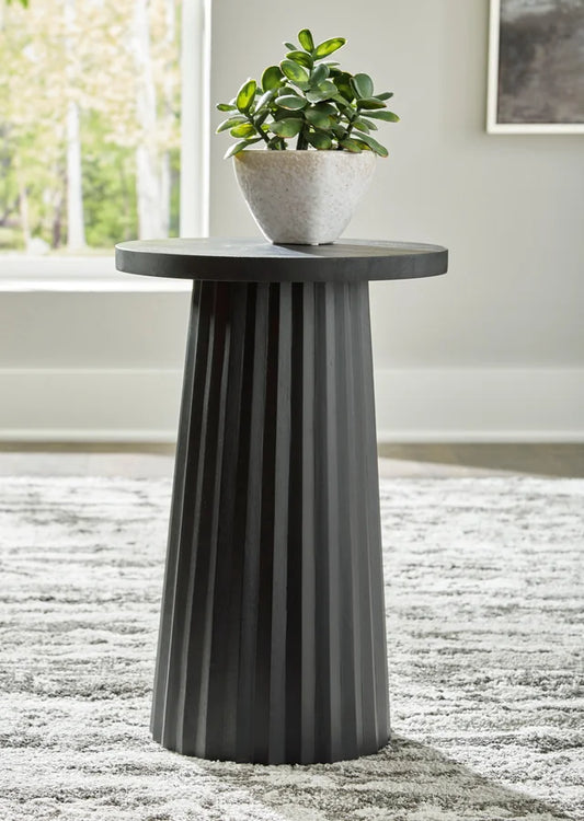 A4000603 Accent Table **NEW ARRIVAL**