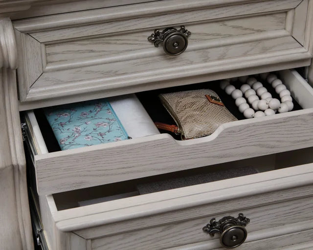 B948 - 5pc Bedroom Set - Queen, King