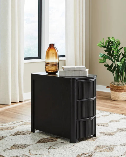 Ashley T208-117 - End Table (USB-A / USB-C Ports) **NEW ARRIVAL**