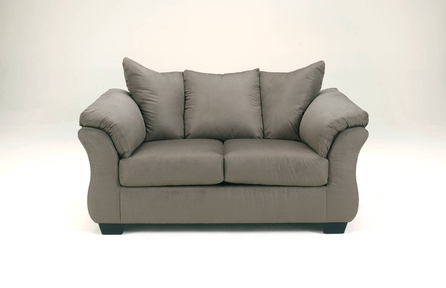 Darcy Cobblestone Loveseat | 7500535